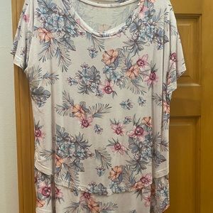 Latched Mama flutter sleeve tee, size M